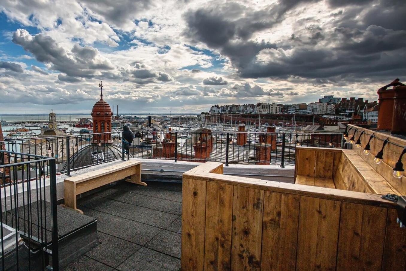 Harbourside Roof Terrace & Sea Views By Adliv Holiday home
